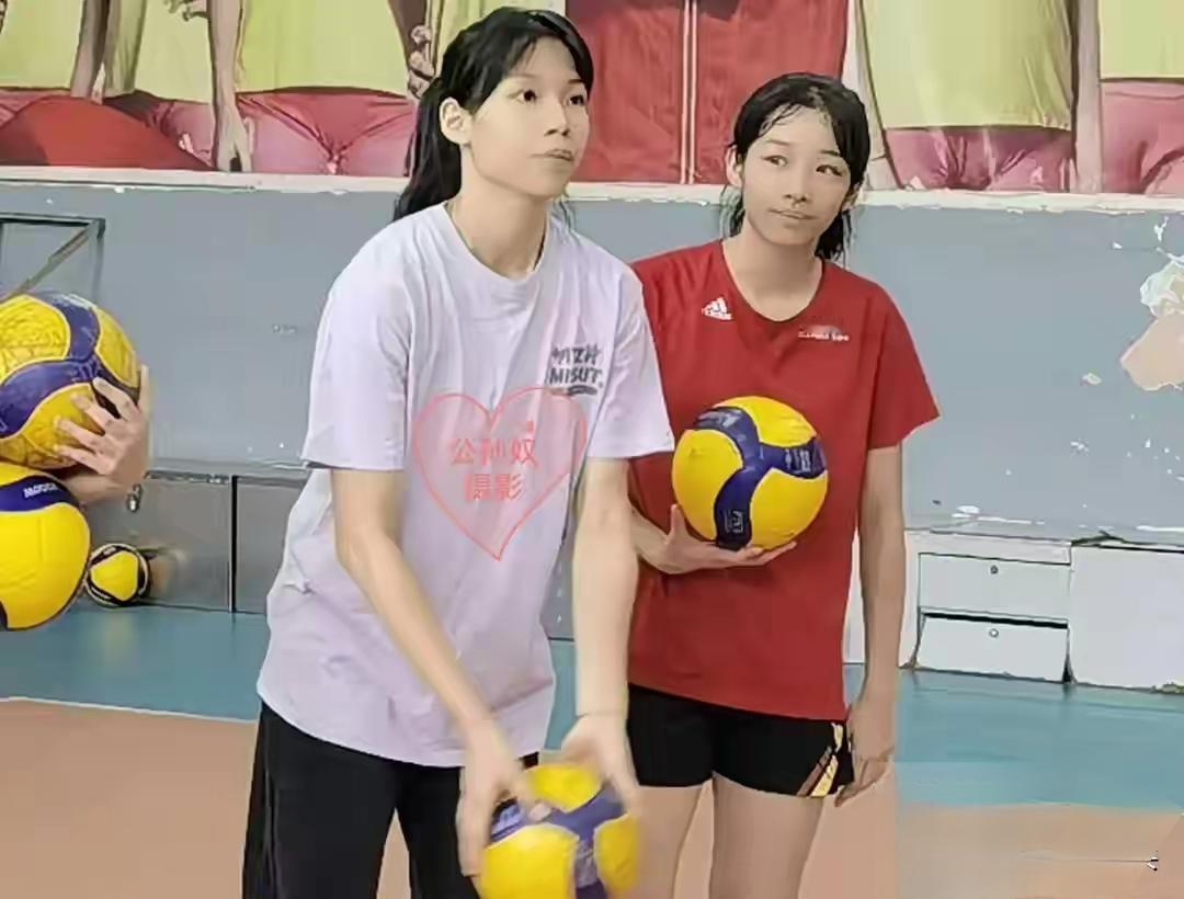 庄宇珊的妹妹庄宇辰已经改打自由人，福建女排u19八强不入今年上半年，中国女排