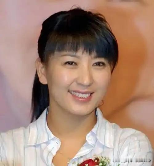 重磅消息：中戏两位主任主动投案艺人闫学晶直播间口无遮拦，戏称儿