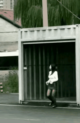 女人都喜欢阳刚气十足的男人，就像男人都喜欢阴柔十足的女人一样，但是装酷很危险，安