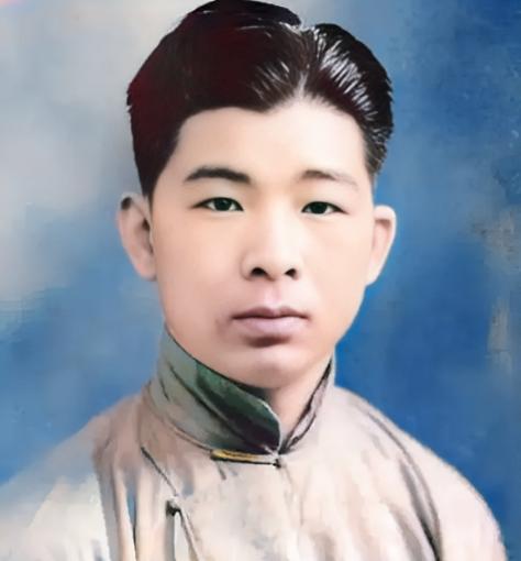 1940年，冯运修刺杀汉奸后，被日军包围！他掏出手枪，摸到厨房烧毁了机密文件，就