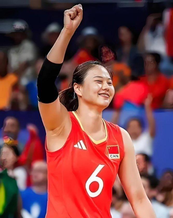 龚翔宇发球建奇功，中国女排落后8分大逆转，3-0完胜日本，成就十冠王！