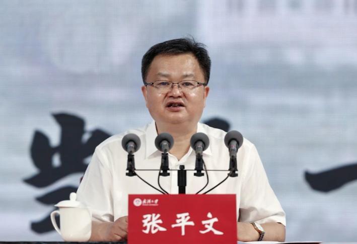 张校长最害怕的事还是发生了鸵鸟战术行不通处分学生的时候手挺快，撤销处分