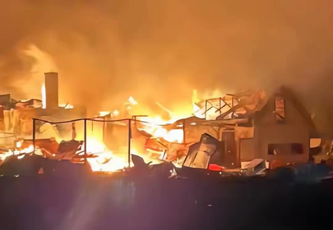 红军城战役真的不能再拖下去了，其实整个乌东的战役都不能拖下去了。时间拖得越长，