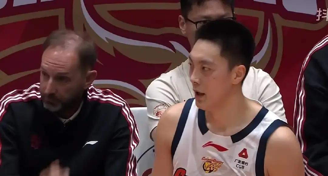 最近看广东队的比赛，真有点让人着急。明明有实力，却老是自己给自己挖坑，然后再费劲