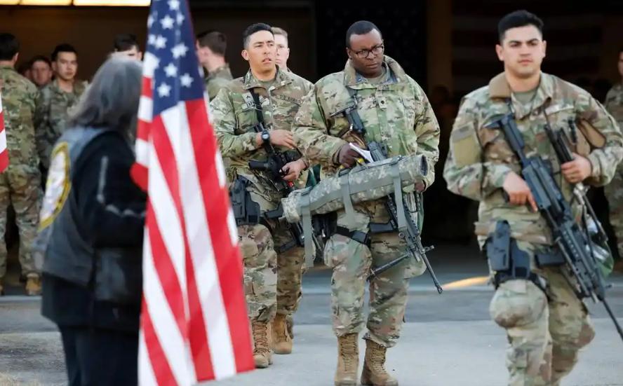 特朗普装都不想装了，就在中国家门口，5000名美军随时待命！美媒曝光：美军在中国