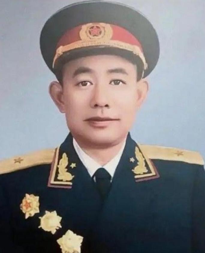 1951年，志愿军师长黄朝天违抗军令，率9000残兵掉头杀向3万美军，13天后李