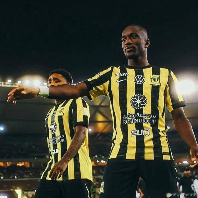 罗马诺刚刚：国际米兰正在与伊蒂哈德就签下穆萨·迪亚比进行谈判这笔交易令人意外