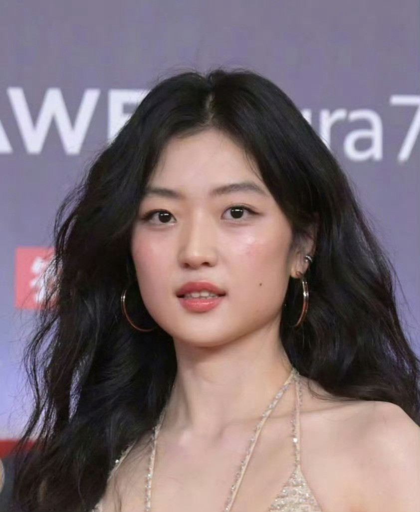 知道为什么孙千总喜欢披着头发，而且很蓬松，很炸的批发吗因为图一图二​​​
