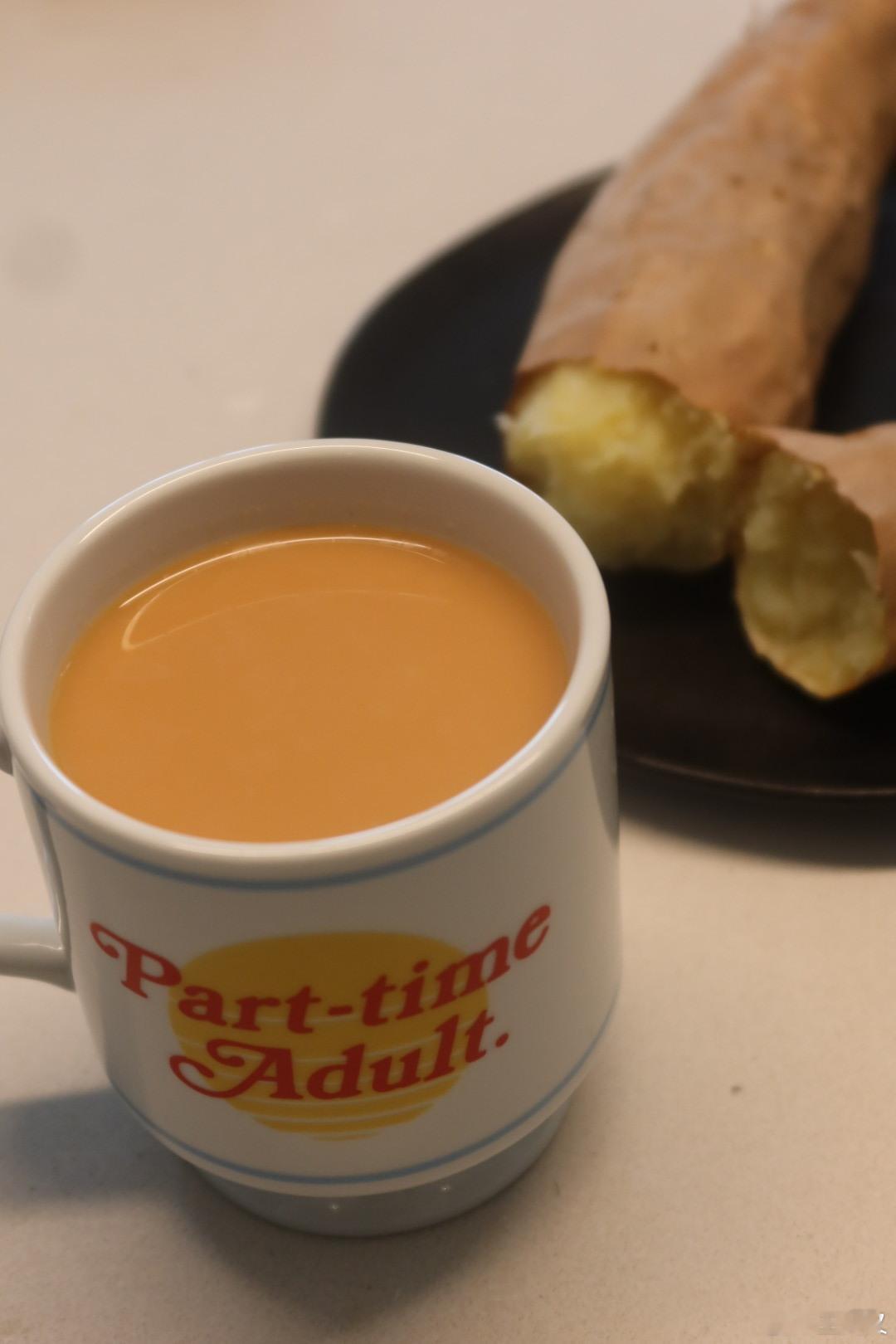 抗炎饮食day103✅雪天煲汤早餐：烤白薯、路易波士茶椰奶拿铁午餐：培根炒鸡油