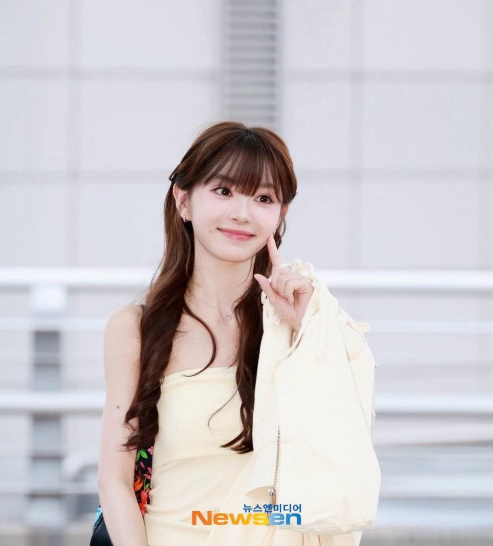 田曦薇基因彩票世界痛吻田曦薇细微报之以唇红齿白明眸皓齿肤白貌美面色红润体态修