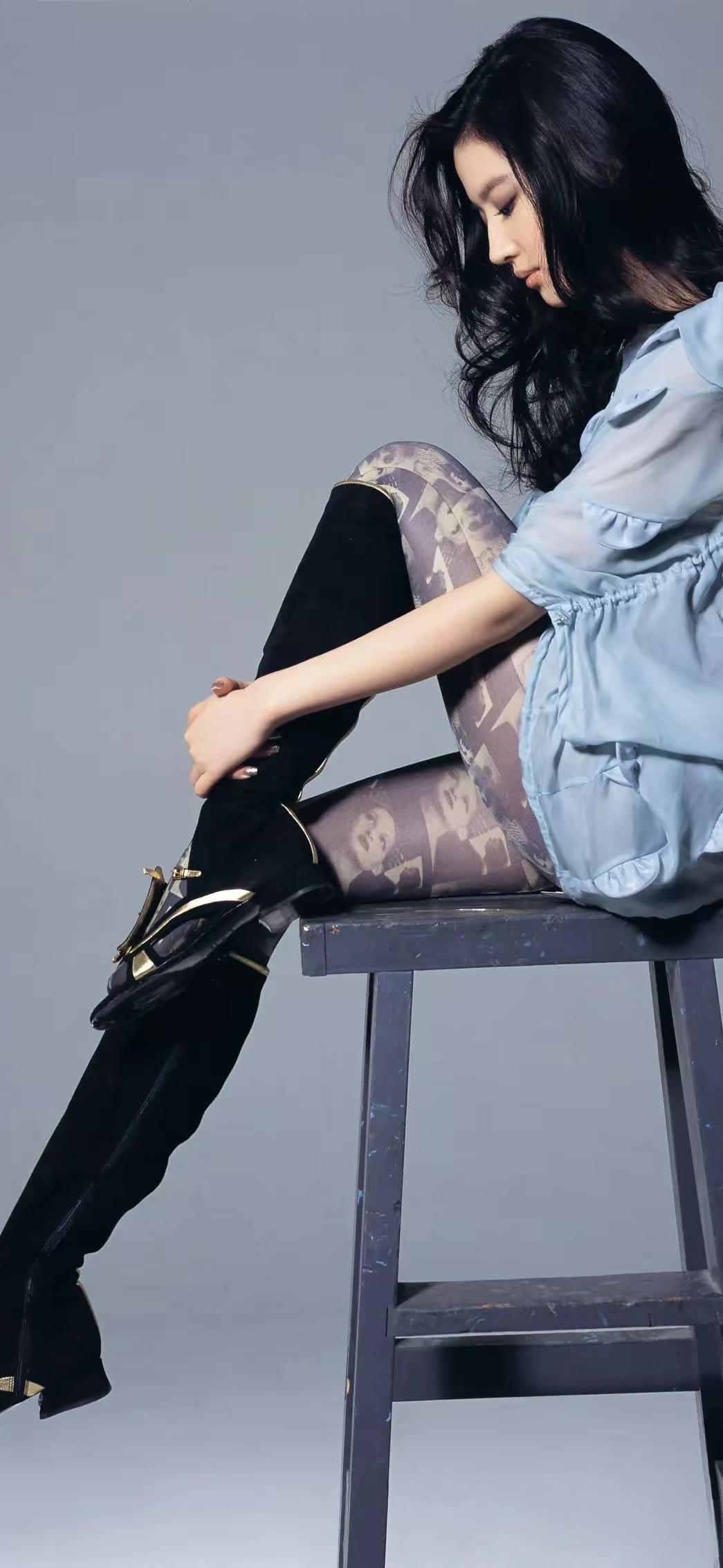 美腿丝袜分享女神美图美腿搭配明星壁纸