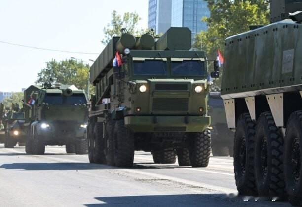 🇷🇸塞尔维亚公布射程可达300公里的新型舒马迪亚/维拉重型多管火箭炮由