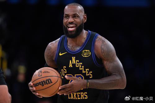 詹姆斯：布朗尼没住家里了，所以我们没像以前那样经常交谈NBA常规赛继续进行，湖人