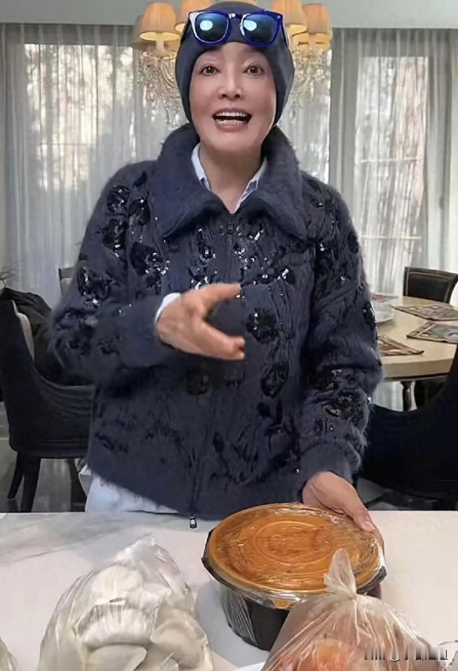 我怀疑过张兰的“戏”是不是太多，也怀疑过她是不是又在蹭儿子热度。实在没想