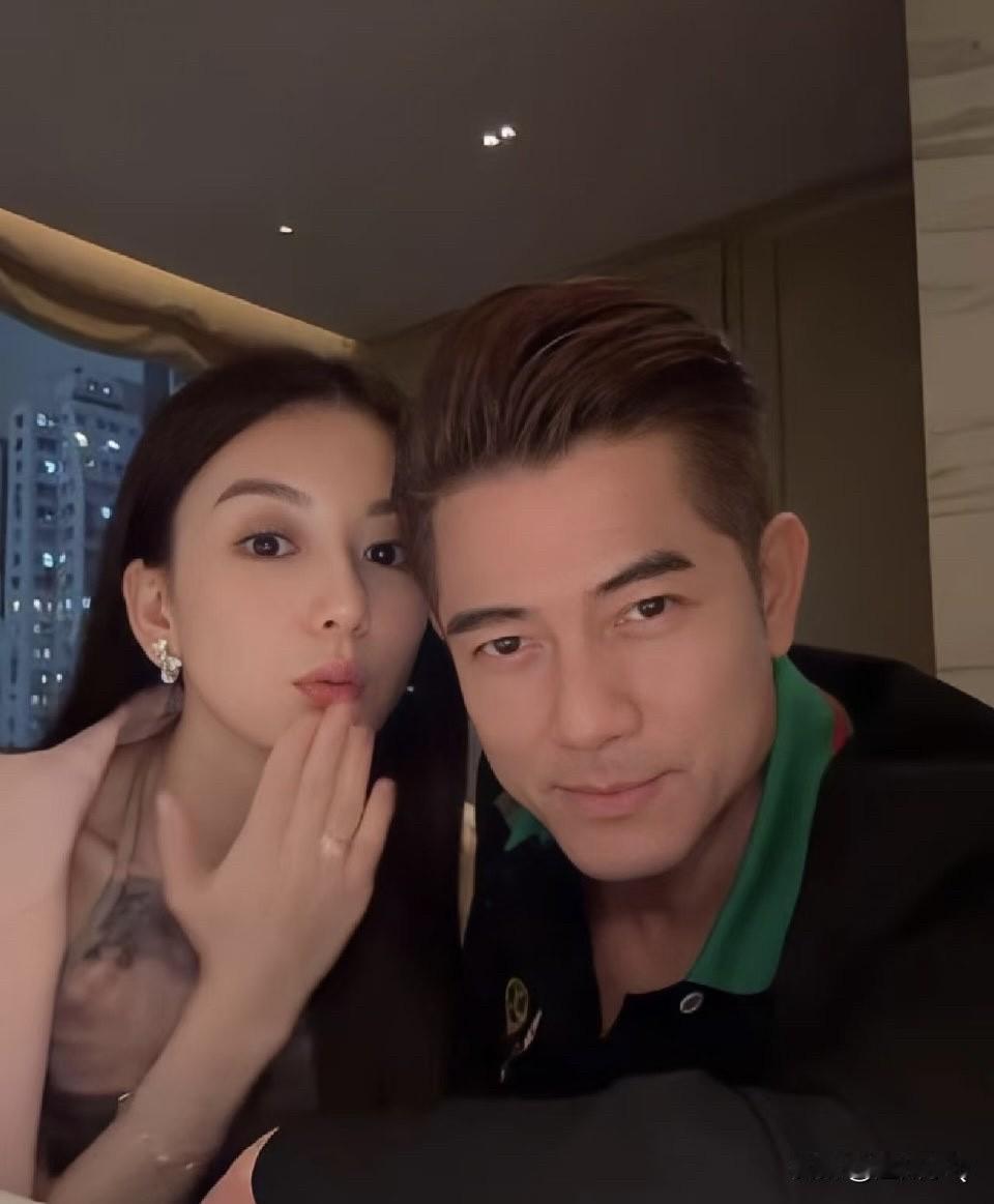 郭富城娶了方媛，潘玮柏娶了宣云，黄晓明交往叶珂，林俊杰官宣七七，不难发