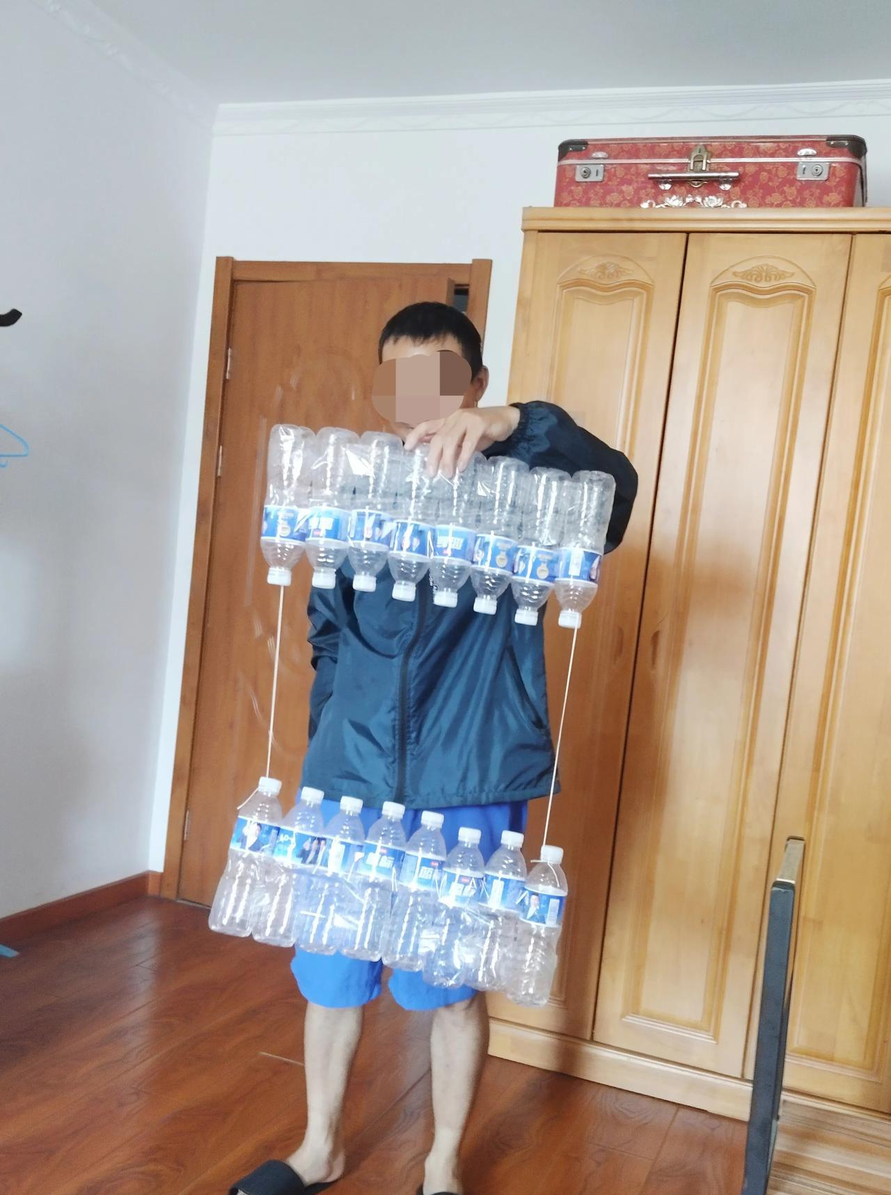 这个人啊，说累也累，说不累也不累。早上八点钟就去上班，到一点钟
