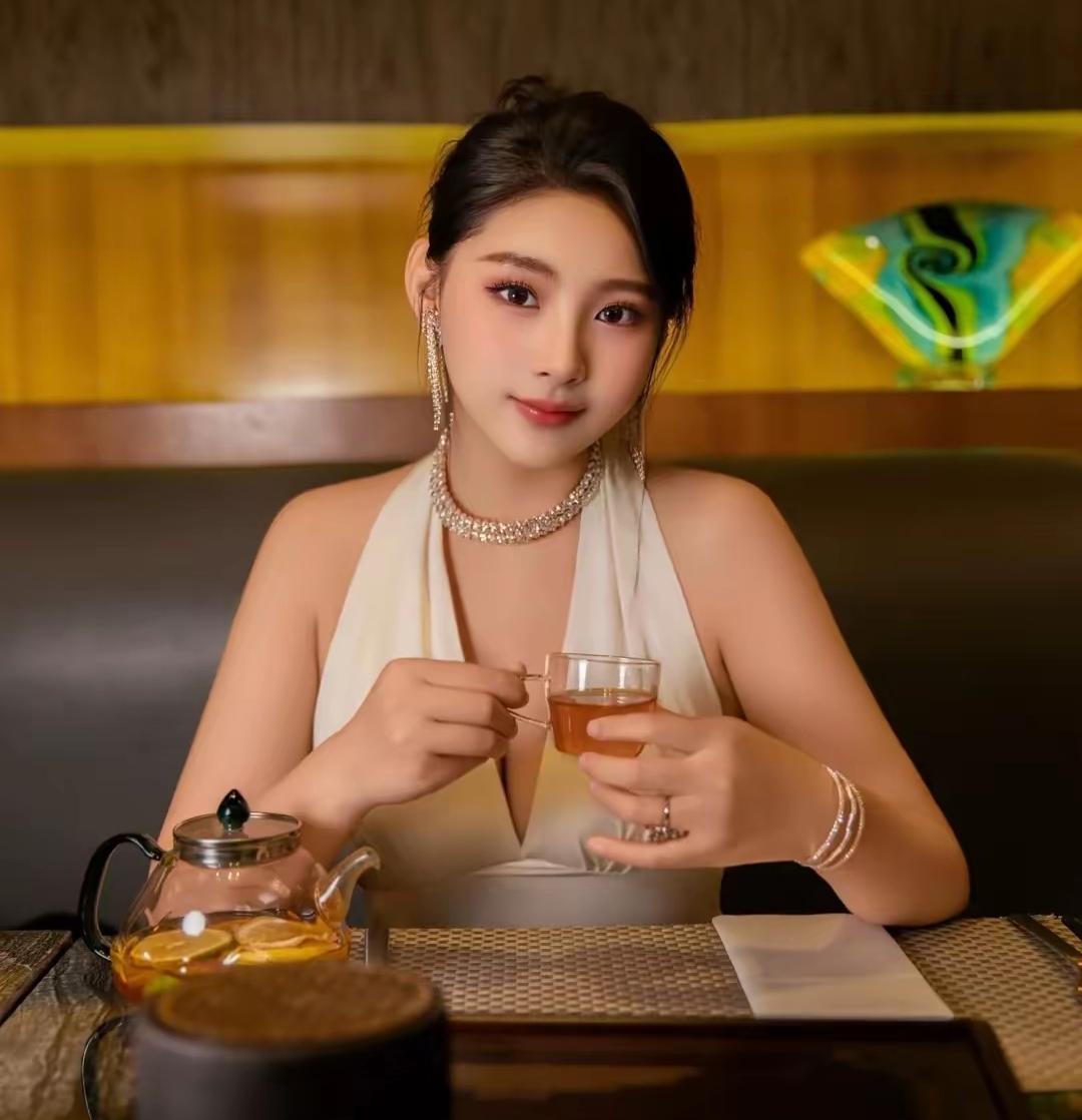 生活是一场大浪淘沙。时间会筛掉虚情假意的客套，留下患难与共的真情。别总羡慕别人光