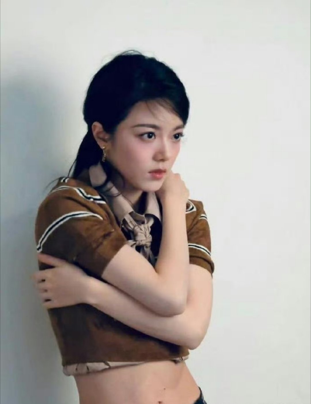 原来赵今麦腹部有一颗痣，怪不得从不穿漏脐装，确实有点尴尬​​​