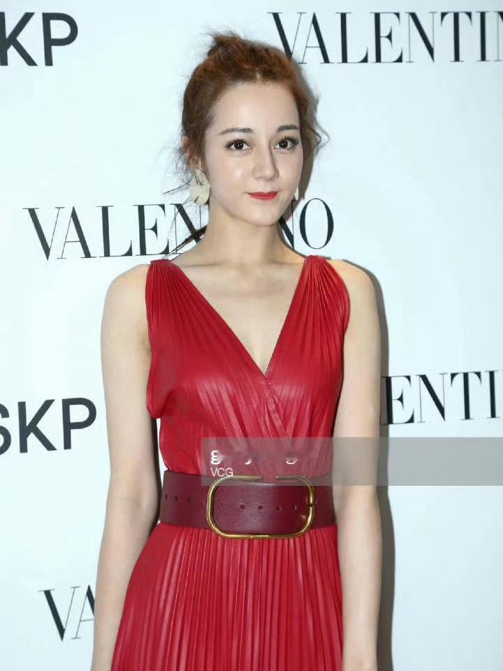 鞠婧祎迪丽热巴早期G社生图，谁状态更好？