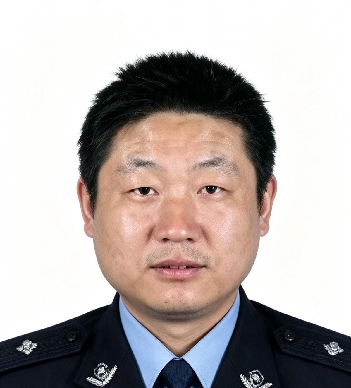 46岁，20年警龄，胡文伟把自己的最后一口气留在了十九大安保的卡口上。很多人不知