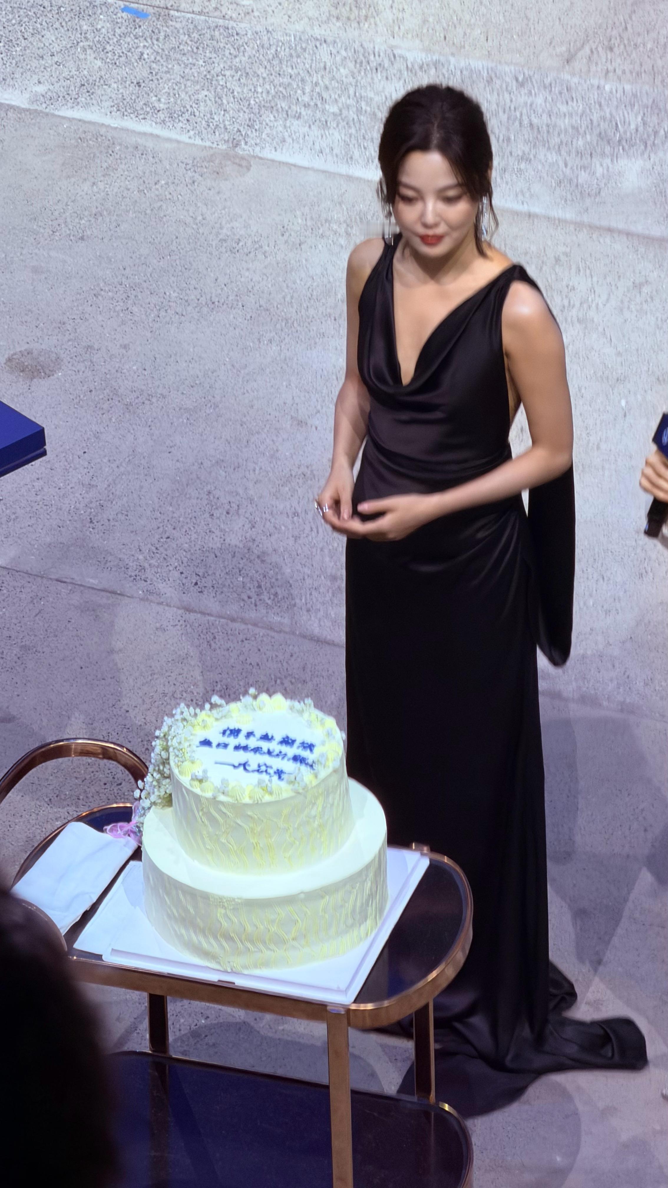 大众品牌焕新代言人“辛芷蕾”40岁了！保养的真好！与大众品牌一起全新以赴🥃大众