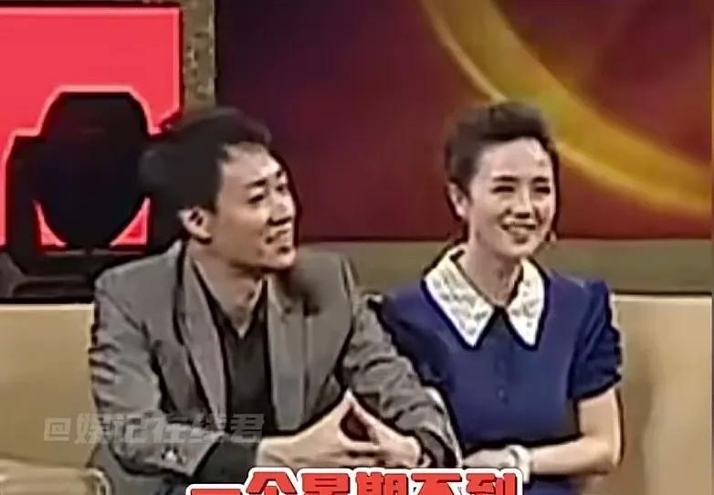 朱媛媛患癌，早有端倪。2023年，她和辛柏青上鲁豫有约，一直用左手捂住肚子，