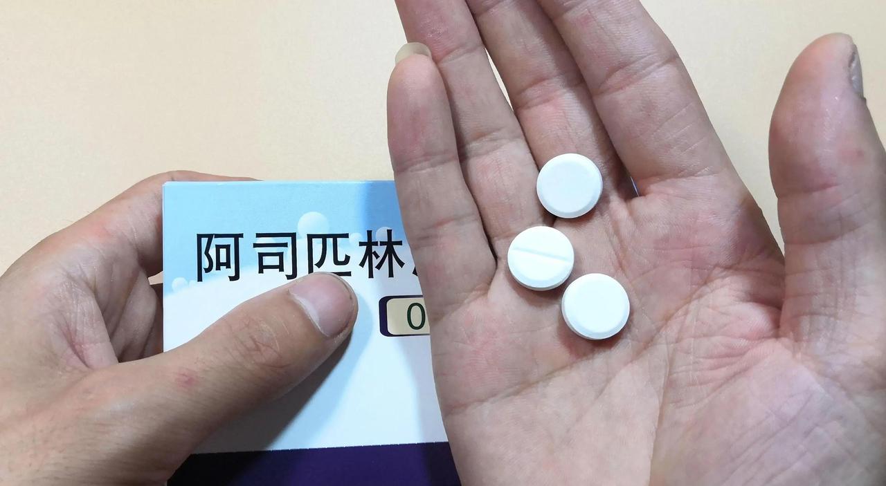 为什么一颗小小的阿司匹林，能救命却也可能要命？数据显示，2023年心血管共识显示