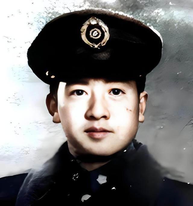 1945年深秋，马步芳的独子马继援被宋美龄叫到重庆官邸。这位西北王公子刚跨过门槛