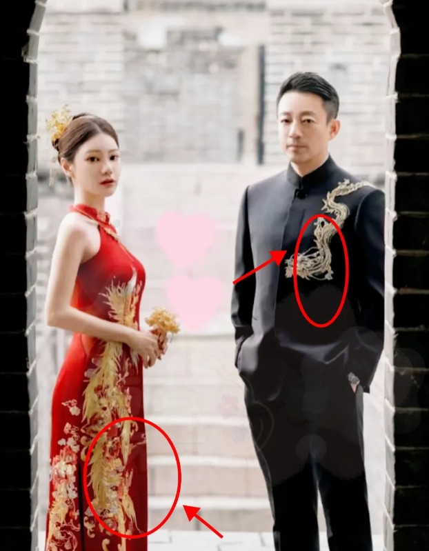 中式婚服一出，“打脸”所有质疑当汪小菲和马筱梅的中式婚纱照亮相，那场面，直