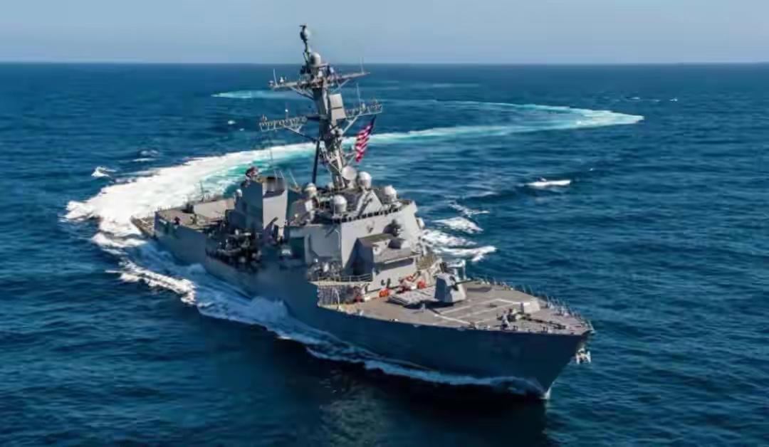 当全世界的目光都聚焦于特朗普对格陵兰岛的觊觎时，一个更危险的棋局正在西太平洋悄然