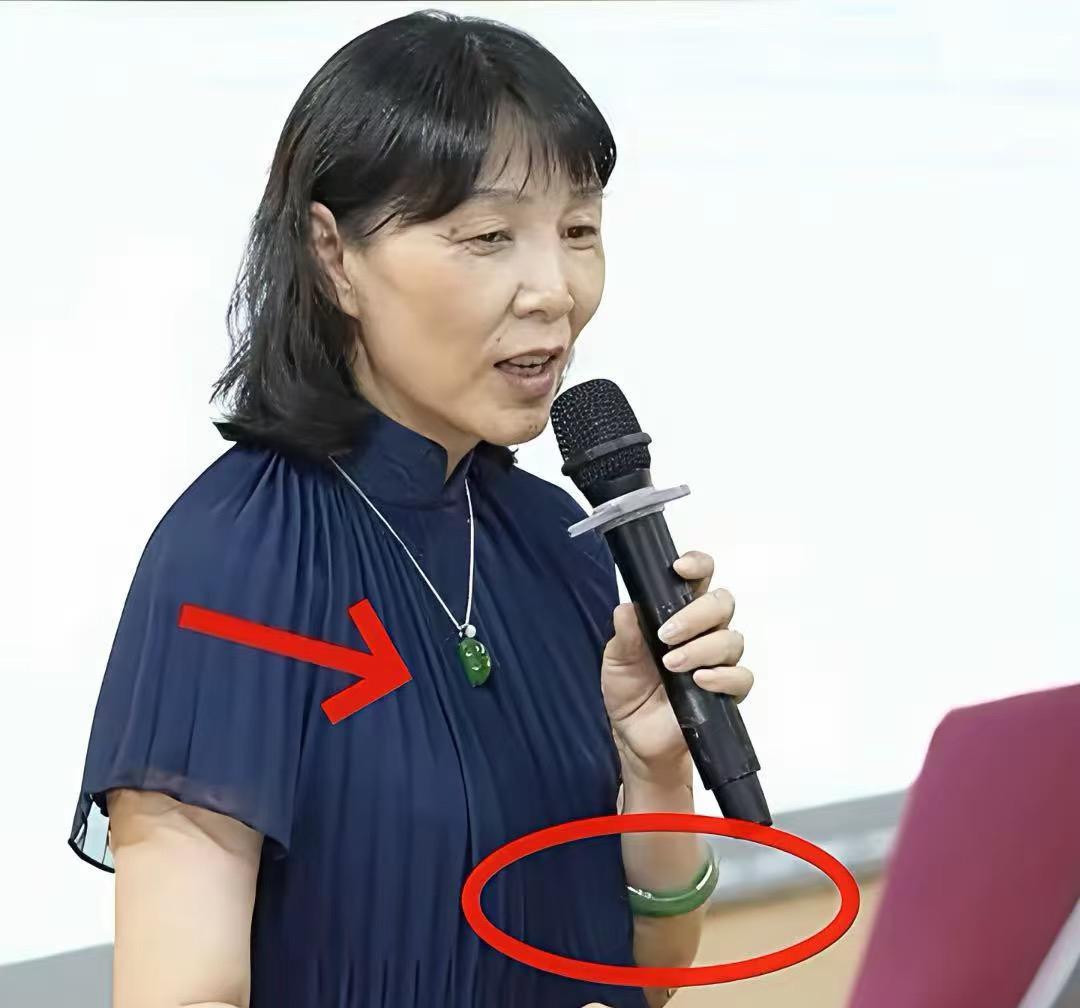 杜建英恐怕要被气哭了，不是因为斗不过大公主，也并非是老宗死都不肯做DNA，而