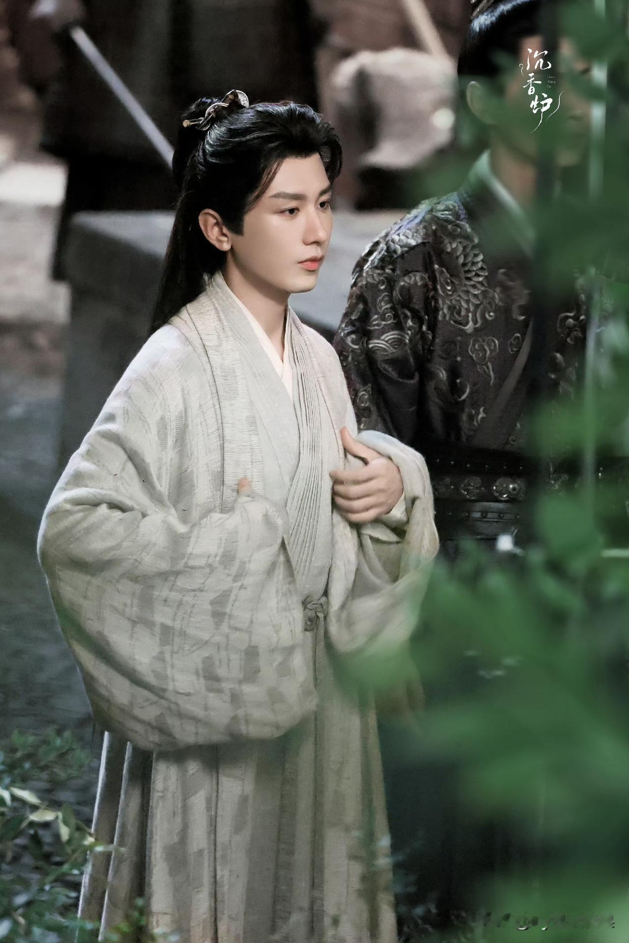 感觉成毅家的站姐真的有好多好多的存货，时不时就放点成毅没有见过的路透给我看看，莲