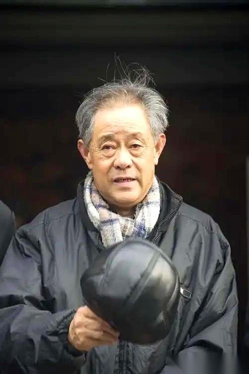 一幅估价8800万的画，6800块卖出去。你没听错，六千八百块。干这事儿