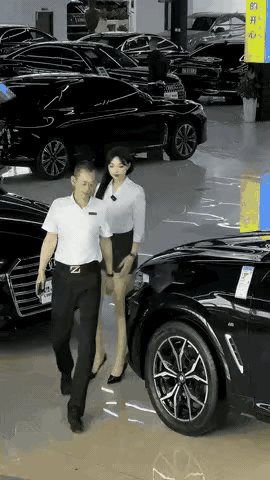 事实证明，职业装女生比男生好看。