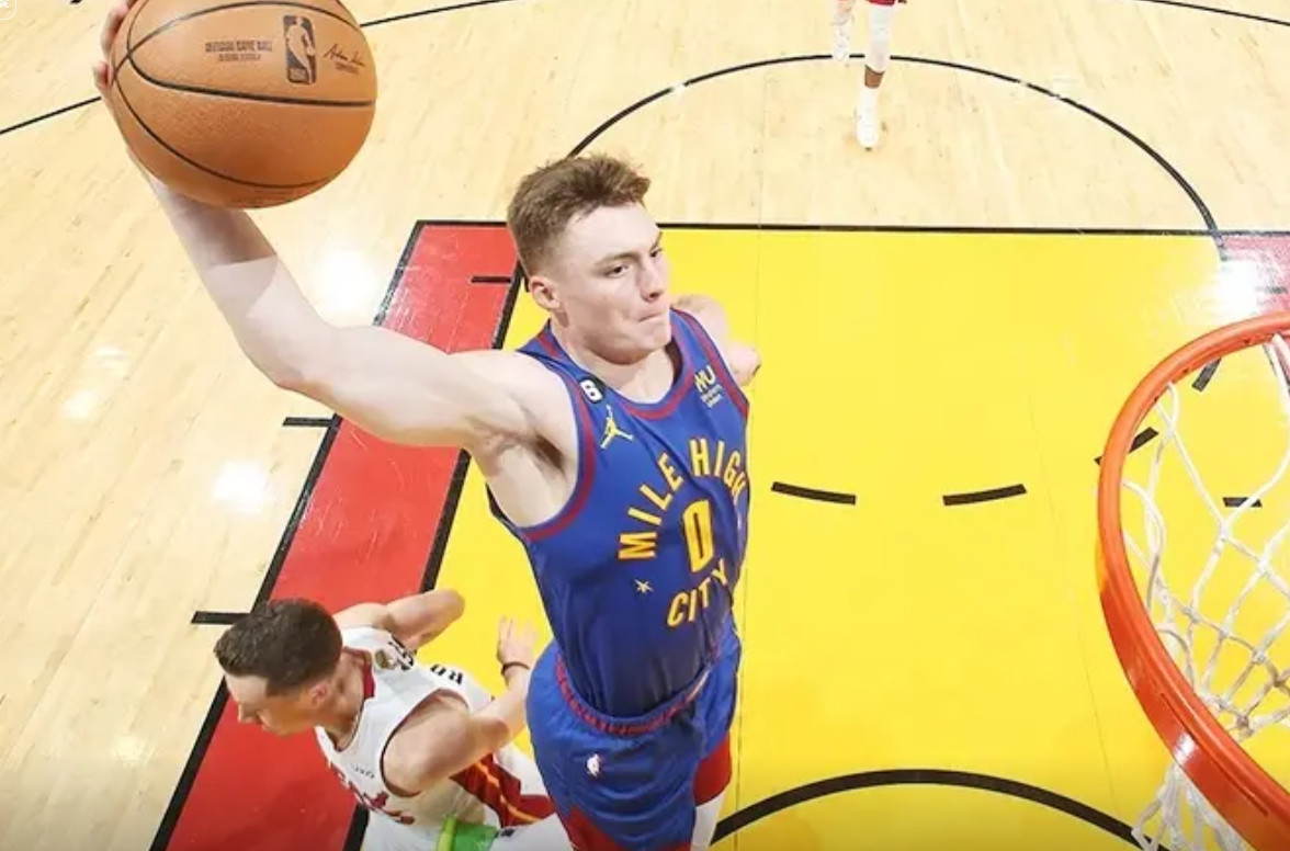 其实布劳恩2500万年薪续约，不续约沃特森是双赢呀，甚至多赢掘金管理层确立了他