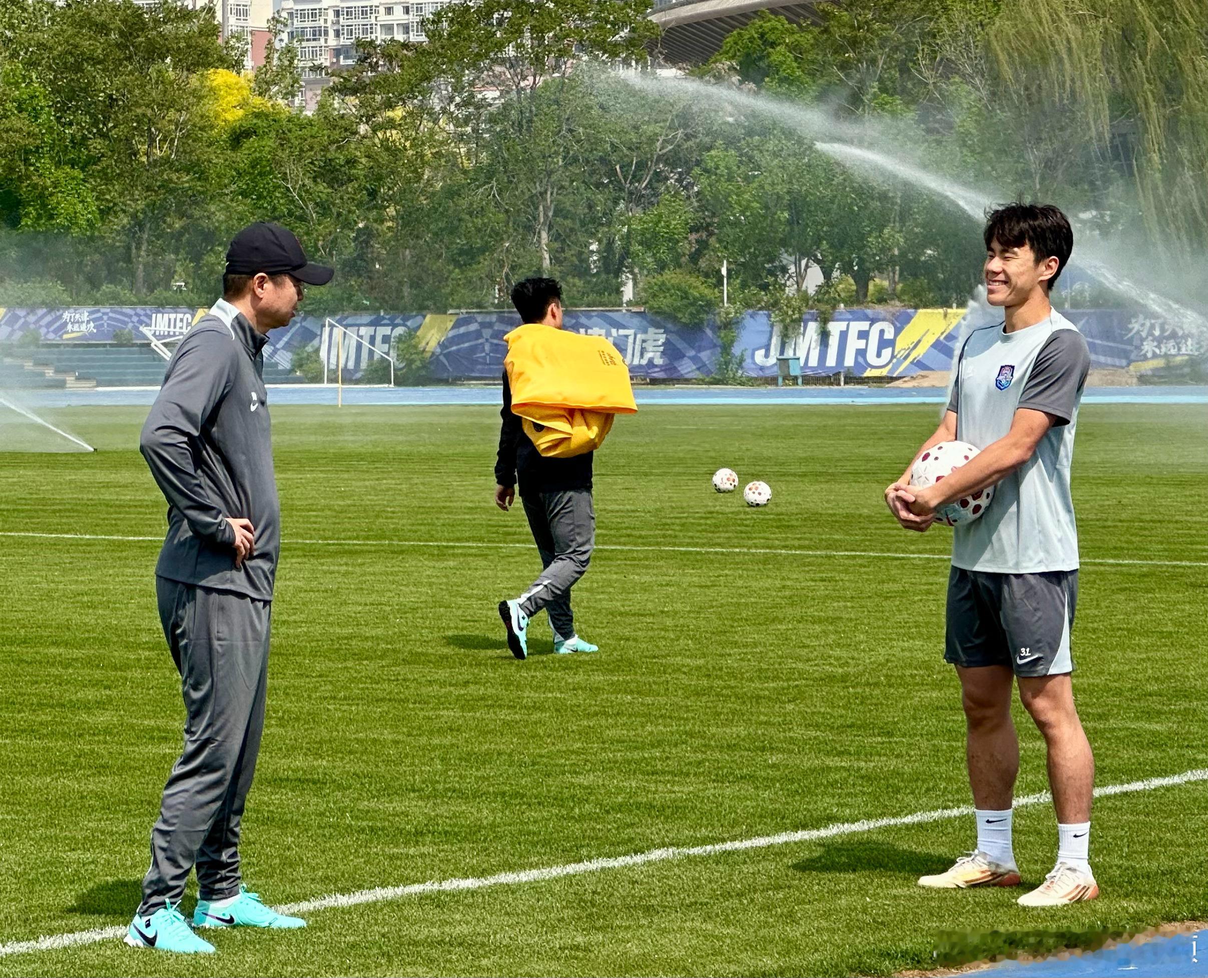 一直觉得小孙的笑纯净乖顺。天津津门虎