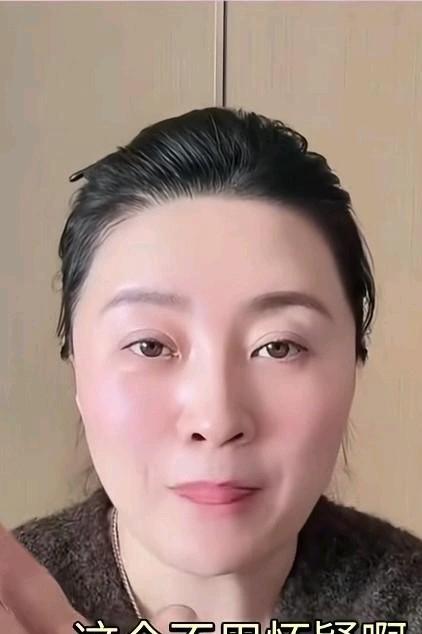 43岁，离婚，女儿在韩国读书。葛珊珊现在的日子，和当年一天40块，已经隔了很远。