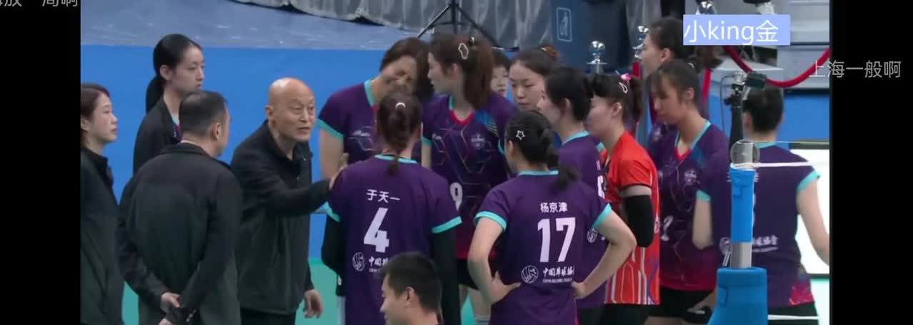 四川女排能进全锦赛八强，对胡进教练来说也是一个安慰吧？全锦赛四川女排第一局胜