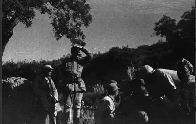 1941年，3000多日军压过来。吕正操通知撤离时，朱占魁正啃着玉米饼子，笑着说