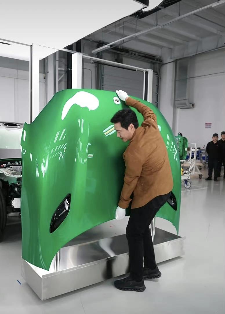 车辆冲上绿化带到底是谁的错呢？如果是因为车辆失控冲上绿化带，那一定会有很多用户去