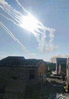 不是导弹飞得多快，也不是军舰开得多近，真正让对岸崩溃的，是他们雷达上那个红点越来