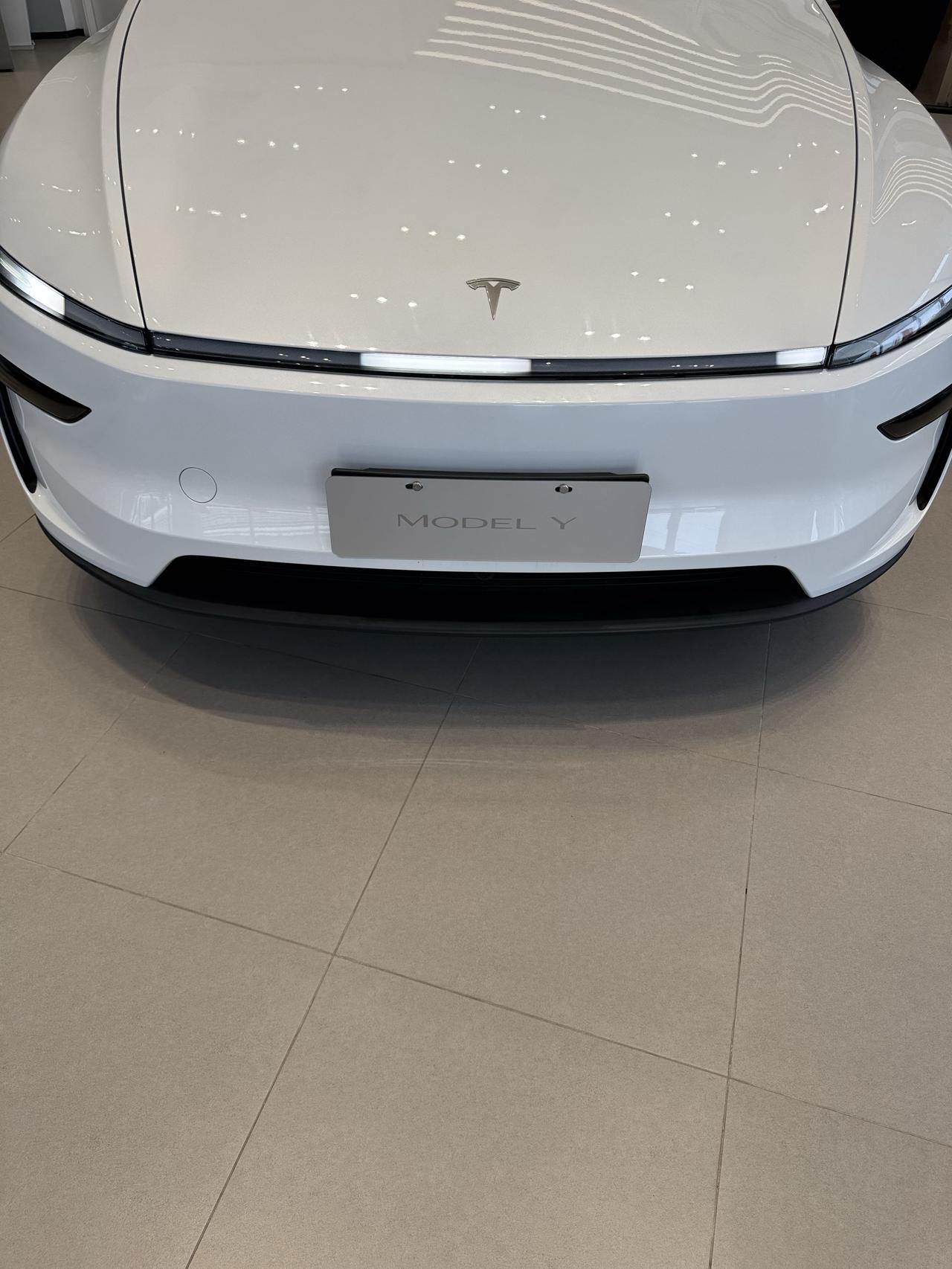 电车多久充一次电不焦虑，得看有没有家用充电桩。我家有桩，家人日常上下班代步，偶尔