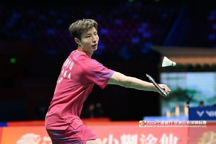 石宇奇2比0李佳豪石宇奇2-0击败李佳豪晋级亚锦赛16强，后者遭遇跨赛季13连