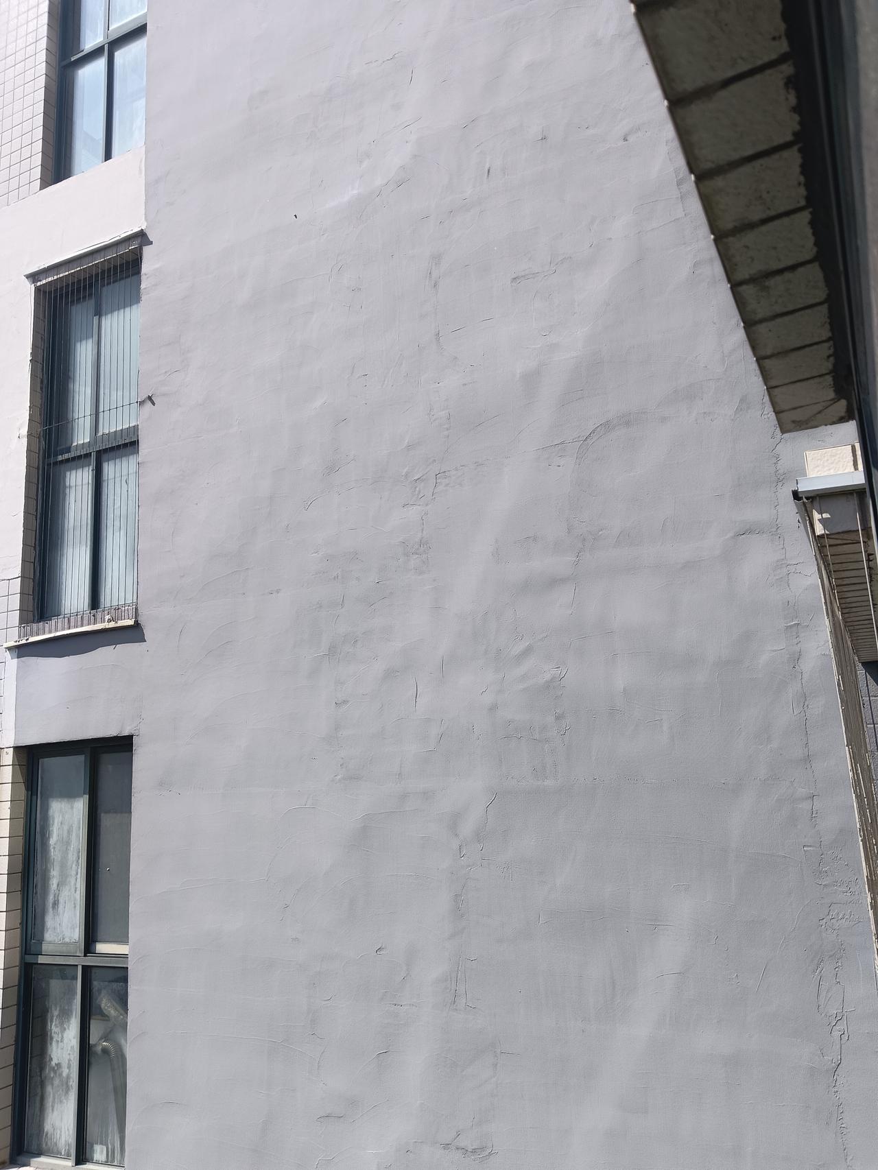 房屋如此大修业主凭啥签字？这是西安东郊某小区，外墙瓷砖大片脱落后，经过