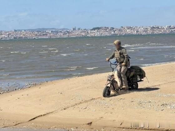 🇵🇹葡萄牙海军陆战队正在测试一款名为“Mosphera”的紧凑型电动滑板车
