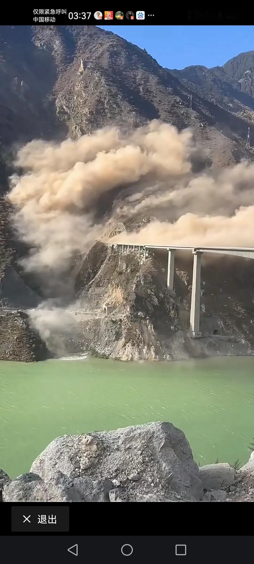 四川川西双江口红旗特大桥于昨日上午发生跨踏，由于当地有关部门在头一天即2025年