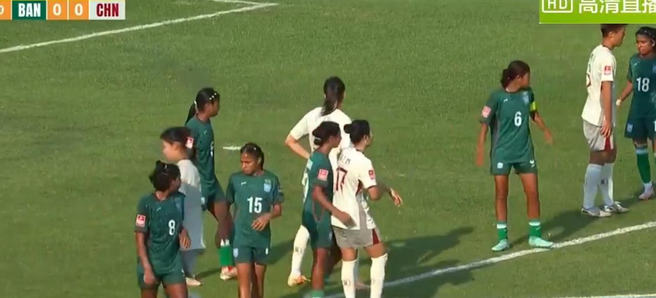 始终无法打破僵局，中国U20女足上半场完全碾压孟加拉国U20女足，可以说，中国U