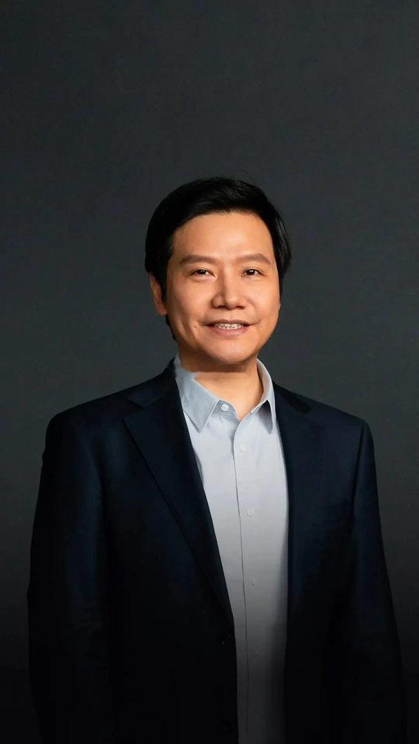 雷军被小女孩教训，一句“我靠”让雷军呆住，雷军在武汉吃路边，一片和谐之际，身后路