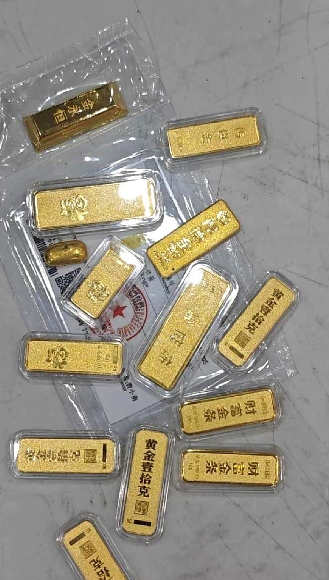 金价这波真把人整懵了：几个月里硬生生跌了447元/克。1月1685，2月157