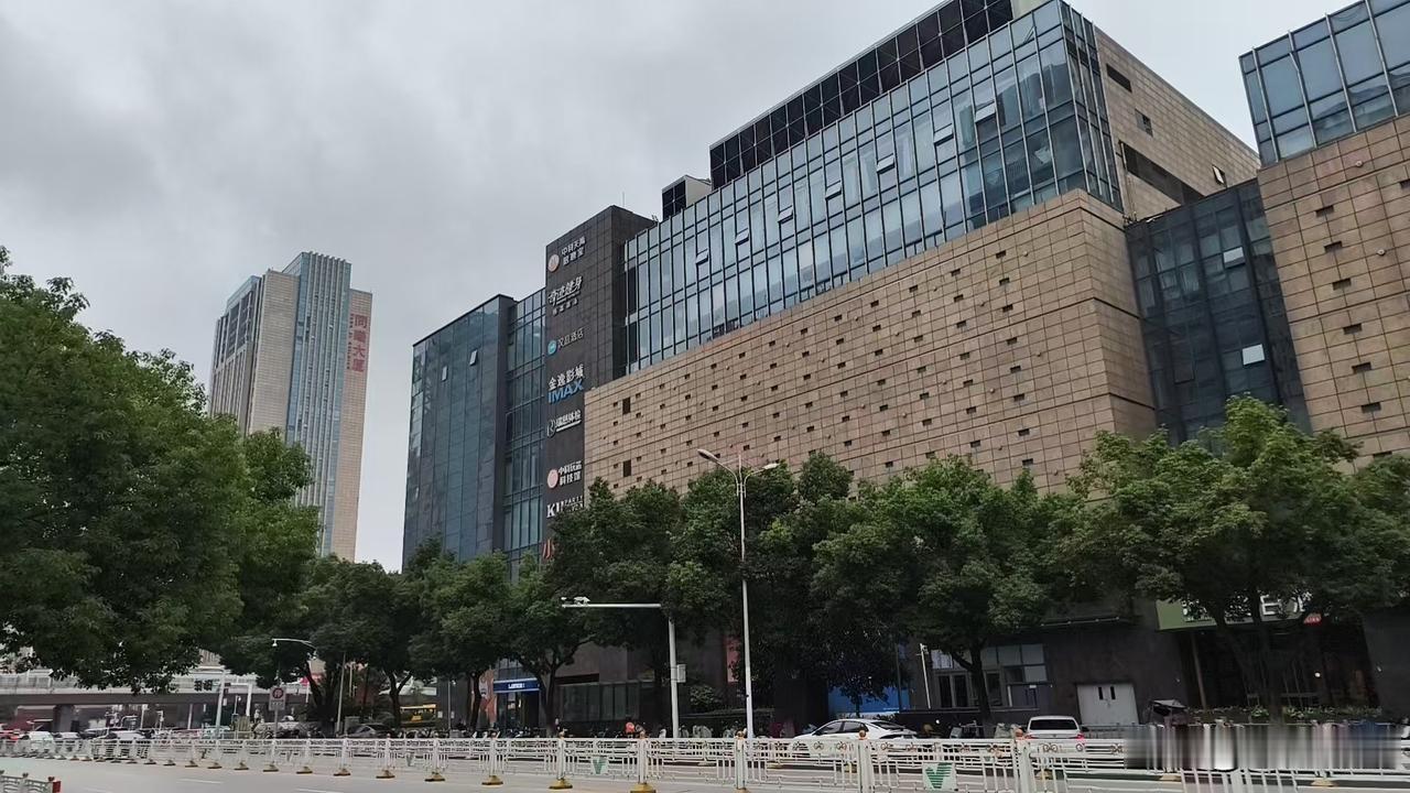 这几天发现手机没有办法打电话了，打不出去，也打不进来。自己检查一下，有网络，也没